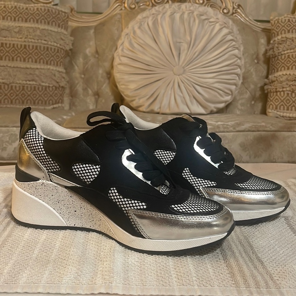 I.N.C International Concepts Women's Black Platform Metallic Accents Sneakers